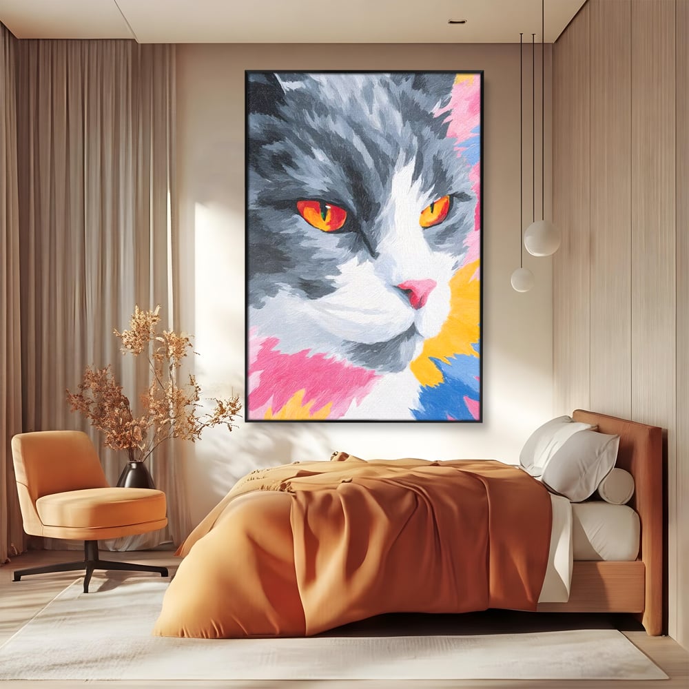 Tablou canvas cu tablou canvas cu portret de pisica, in rama de aluminiu negru, pe perete intr-un dormitor